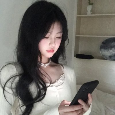 粉红转角上的男人